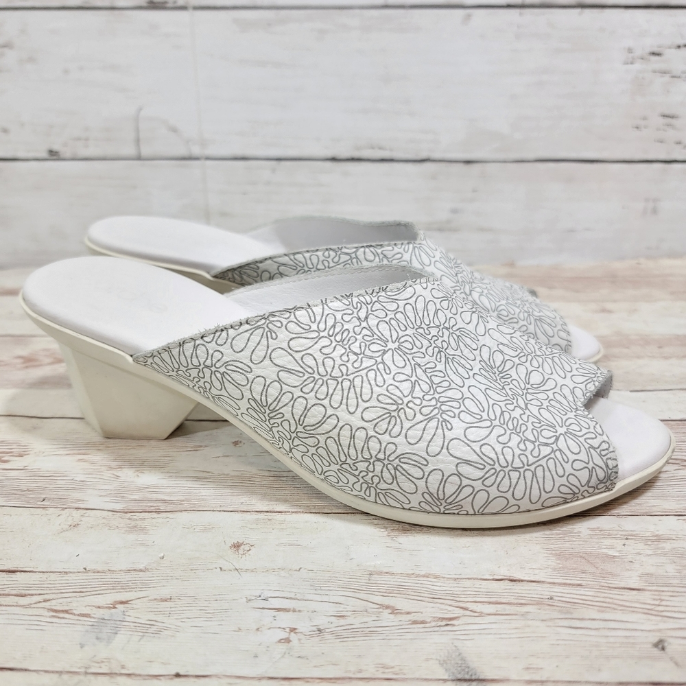 Arche white peeptoe mules with black leaf design EU 39